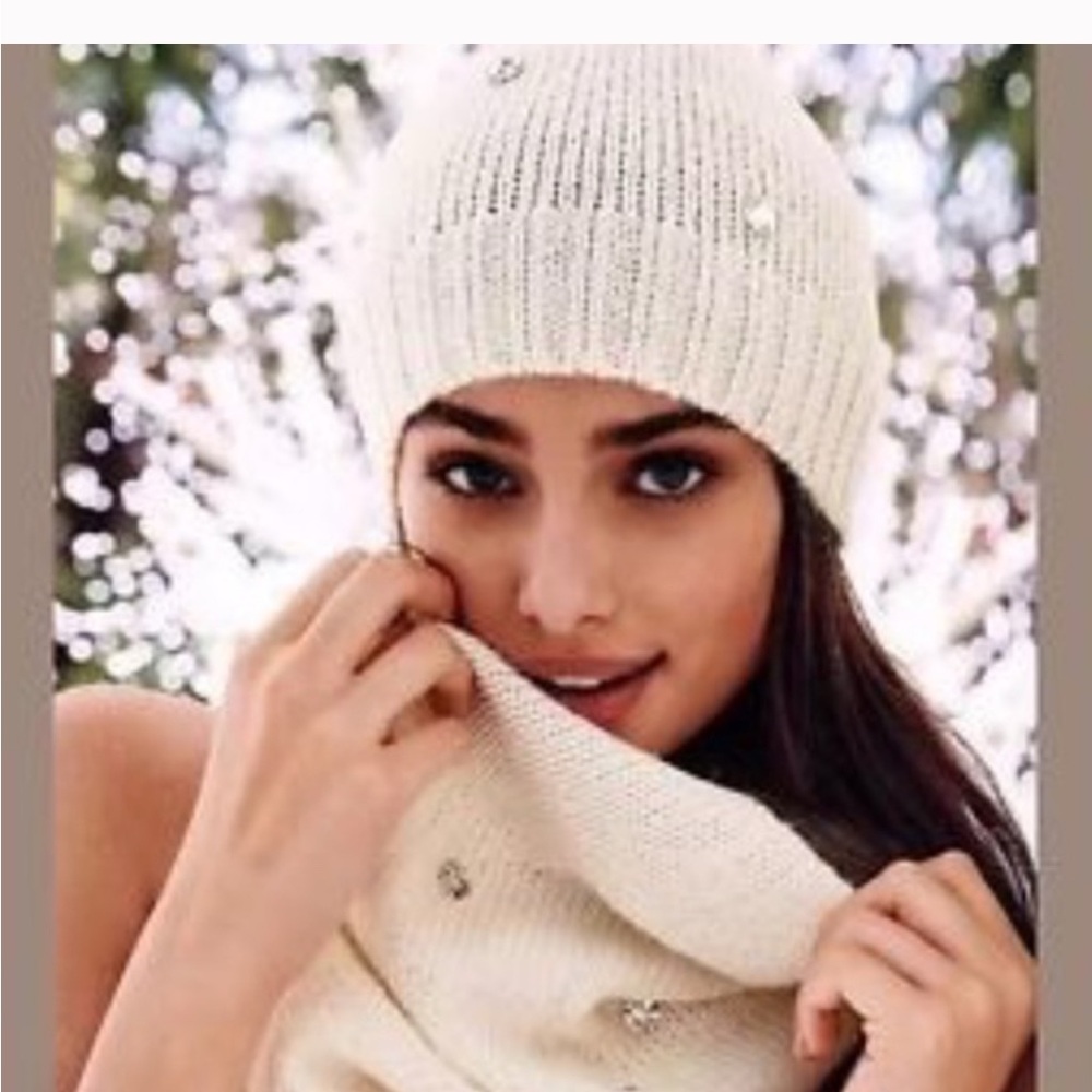 Victoria's Secret Ivory Bling Beanie Hat & Infinity Scarf Set w/Rhinestones- NWT - Picture 3 of 9